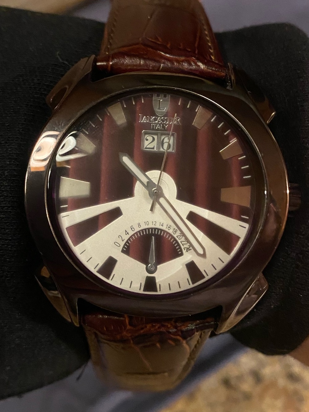 Men's Brown Leather Strap Watch with Dark Dial - Picture 3 of 4